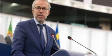 Reuten i ashpër me Macron: Deklaratë e pamatur, ai s’e ka fuqinë për të ndryshuar vendimin e BE-së për vizat