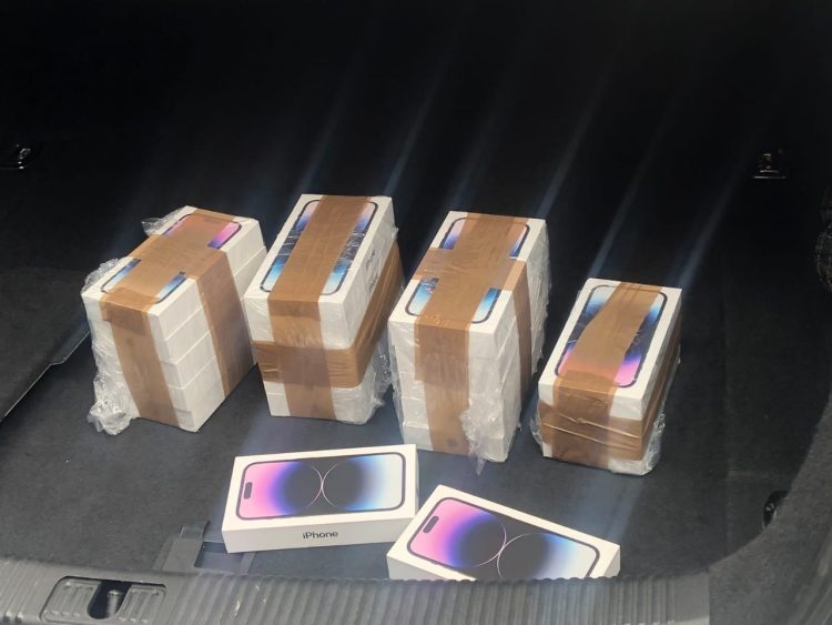 Policia ndalon kontrabandën e ajfonëve nga Serbia