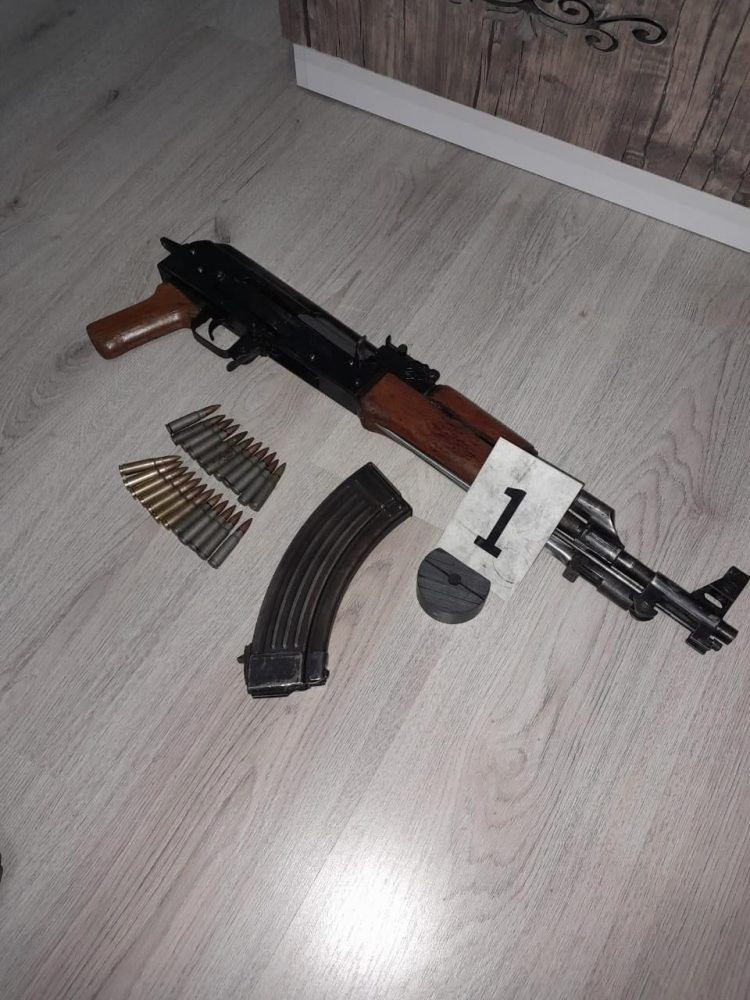 Aksion policor në Prishtinë, Pejë, Mitrovicë e Gjilan – konfiskohen armë e fishekë