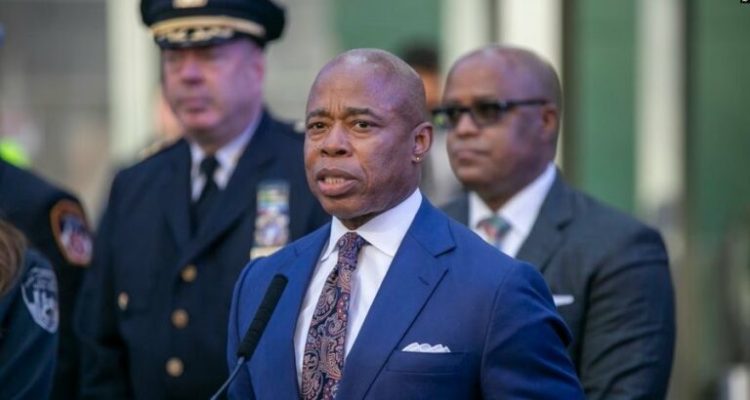 Nën hetim për korrupsion, FBI i sekuestron telefonin kryebashkiakut të New Yourk-ut