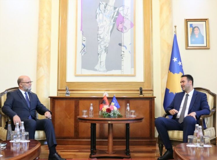 Konjufca priti në takim ambasadorin e ri të Shqipërisë, Petrit Malaj