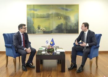 Kurti takoi drejtorin e BERZH-it, flasin për hekurudhën Prishtinë – Durrës