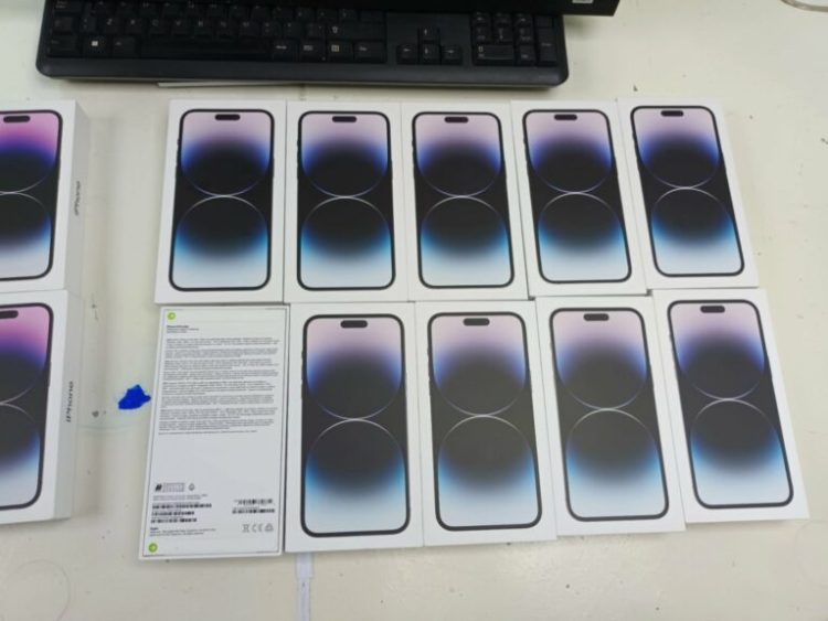 Dogana parandalon kontrabandimin e 20 telefonave celularë në Bërnjak