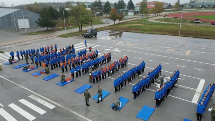 Maqedonci vizitoi kadetët e FSK-së në Ferizaj, premton mbështetje për ushtrinë