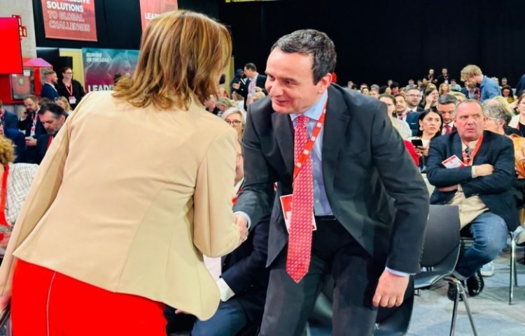 Fajoni përshëndet Kurtin në Kongresin e PES-së