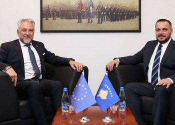 Ministri Maqedonci e shefi i EULEX-it biseduan për sigurinë