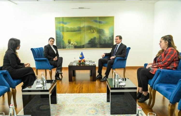 Kurti e Vasfije Krasniqi diskutuan për dokumentimin e k*rimeve të luftës