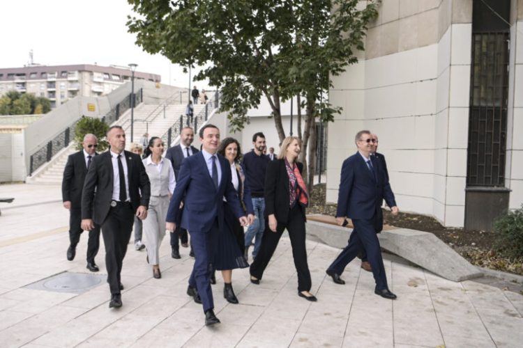 Kurti dhe Rizvanolli vizituan Postën e Kosovës