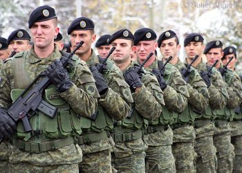 Serbia fton të rinjtë vullnetarë për shërbim ushtarak, Kosovës i kërkohet të marrë masa reciproke
