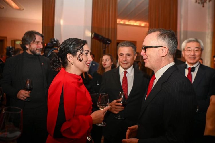 Presidentja Osmani mori pjesë në pritjen e Begajt për nder të 28 Nëntorit