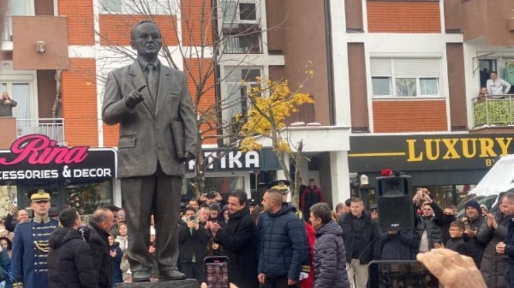 Zbulohet shtatorja e Adem Demaçit në Podujevë