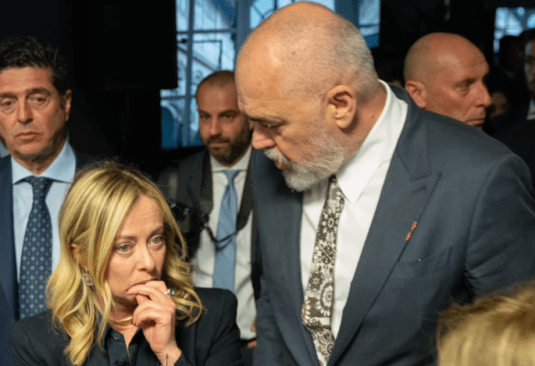 KE studion marrëveshjen Itali-Shqipëri për emigrantët, ekspertët: Nuk përputhet me ligjet e BE-së