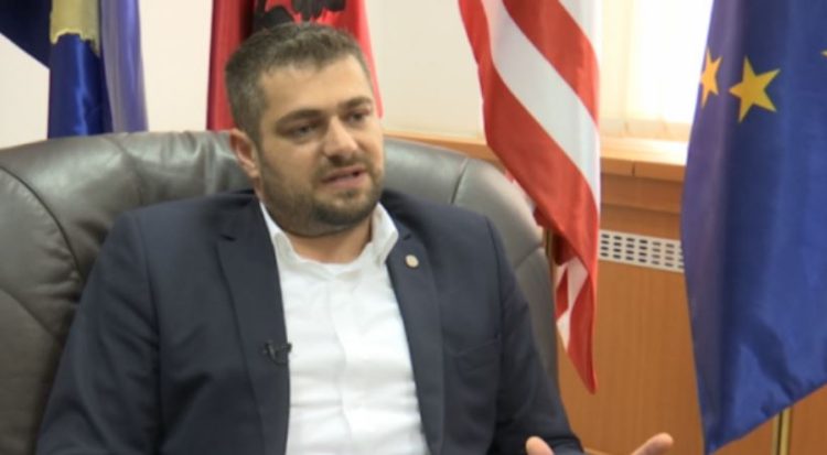 Hoti pretendon se 5 persona të zhdukur mund të gjenden nga gërmimet