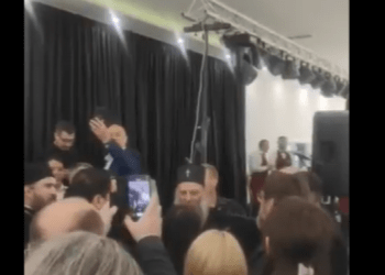 Patriarku Porfirije shihet në një video duke kënduar këngë nacionaliste