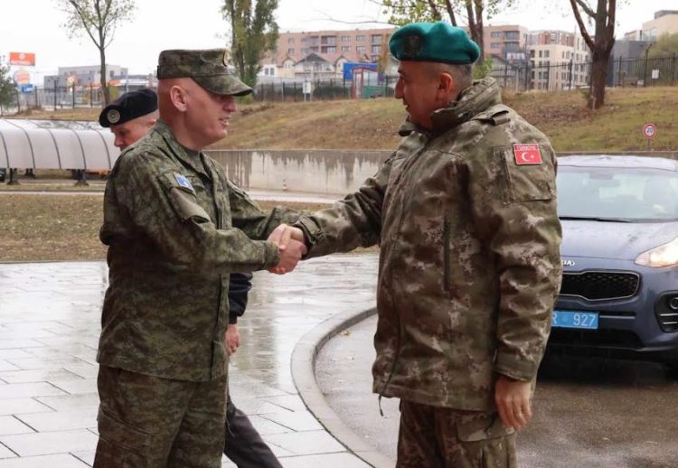 Takohen komandanti i FSK-së dhe i KFOR-it, të gatshëm për thellim të bashkëpunimit