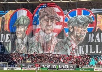 Mbështetje për Palestinën: Tifozët vendosën dy koreografi që nuk lënë askënd indiferent