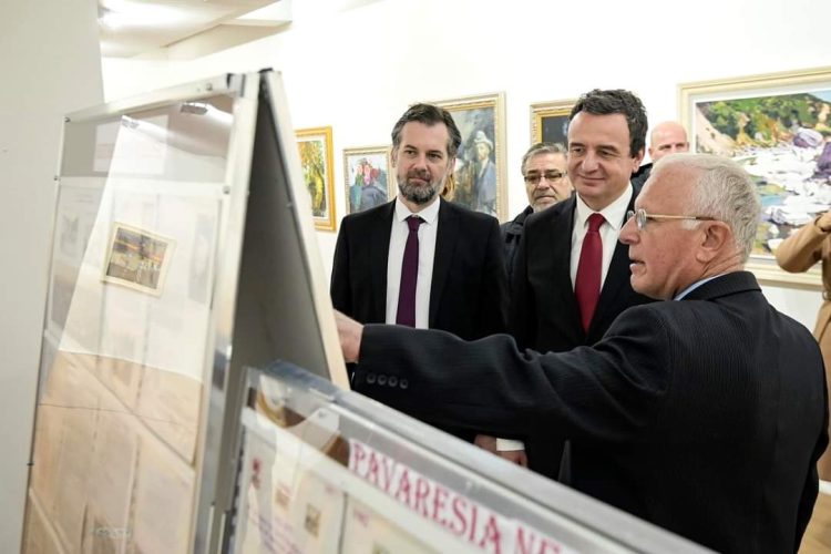 Kryeministri Kurti viziton ekspozitën e Pavarësisë në Vlorë