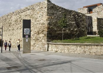 Vushtrri: Rrahet në xhami gazetarja, po bisedonte me hoxhën