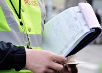 I ndalohej vozitja deri më 2024, del sërish në trafik e Policia e gjobit me 300 euro