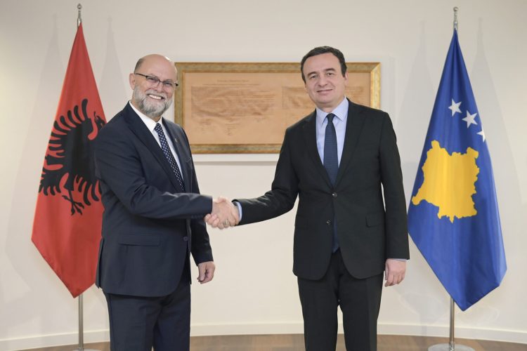 Kurti pret ambasadorin e ri të Shqipërisë, theksohen raportet vëllazërore mes dy shteteve