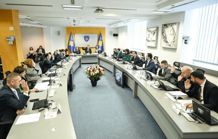 Diskutimi rreth rezervave shtetërore, Qeveria vazhdon mbledhjen të mbyllur