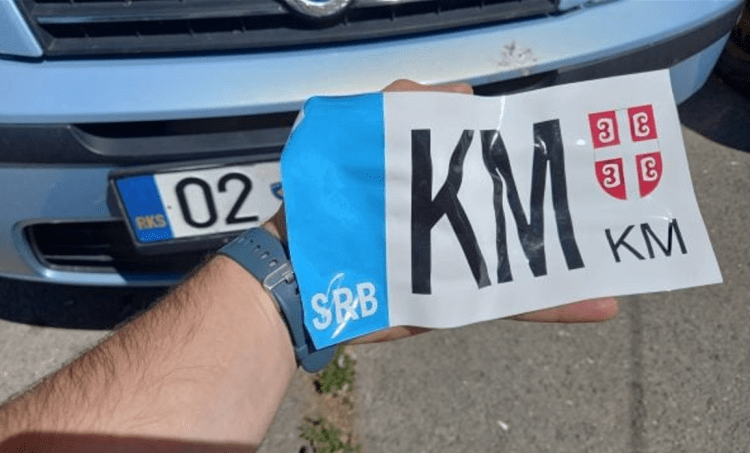 Mbi 2600 vetura me targa ilegale janë kthyer në ‘RKS’ deri më tani në veri