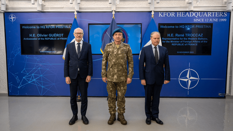 Troccaz dhe Guerot takojnë komandantin e KFOR-it në Prishtinë