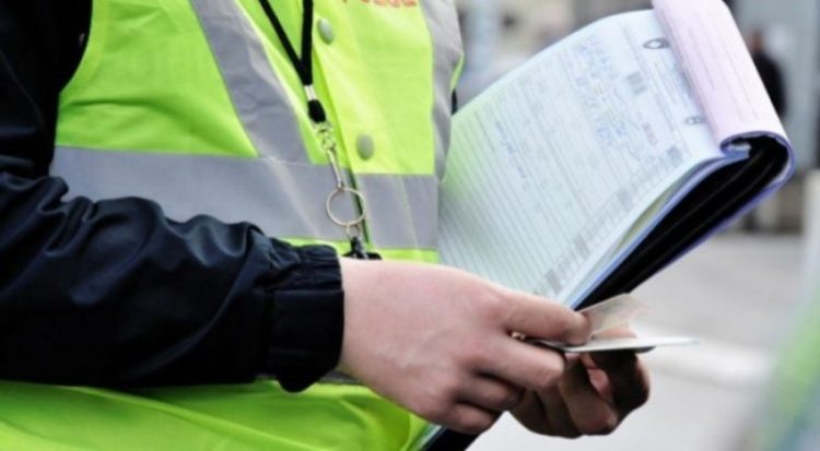 Gjobiten dy shoferë në Gjilan, në zonën e lejuar 50kh vozitën 119kh