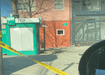 Personat që shpërthyen bankomatin në Gjilan kishin veturë me targa të Serbisë