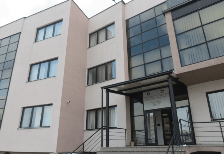 Arrestohet një i dyshuar për gjuajtje me granatë në Prizren, dy në kërkim