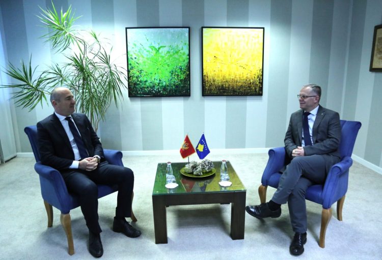 Bislimi takohet me Çobajn: Përparimi i dy vendeve përforcohet përmes fuqizimit të bashkëpunimit