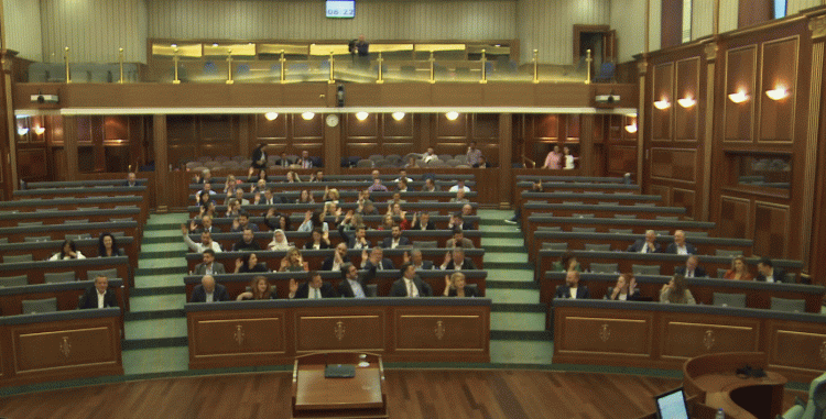 LDK e AAK votojnë pro marrëveshjeve ndërkombëtare