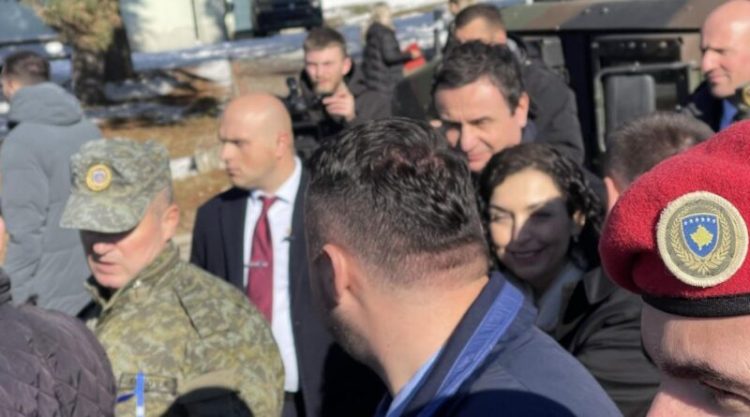 “Dita e Forcës”, Osmani e Kurti vizitojnë kazermën “Adem Jashari”