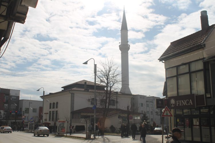 Gjilan – vidhet kasaforta me para në xhami, arrestohet i dyshuari