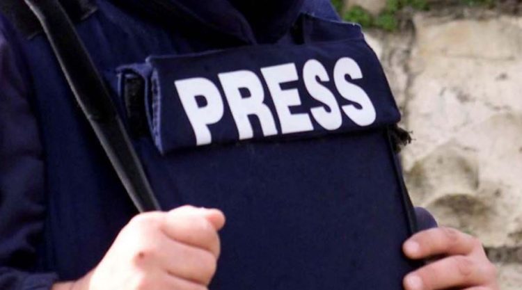 Ushtarët izraelitë qëlluan me plumba gome gazetarët që po raportonin lirimin e të burgosurve, thotë PRCS