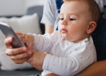 Para se t’ua lini telefonin në duar fëmijëve, lexojeni këtë