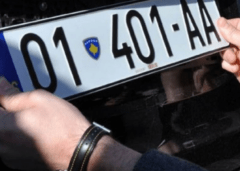 Brenda dy dite, mbi 200 qytetarë në veri i kaluan veturat e tyre në targat RKS