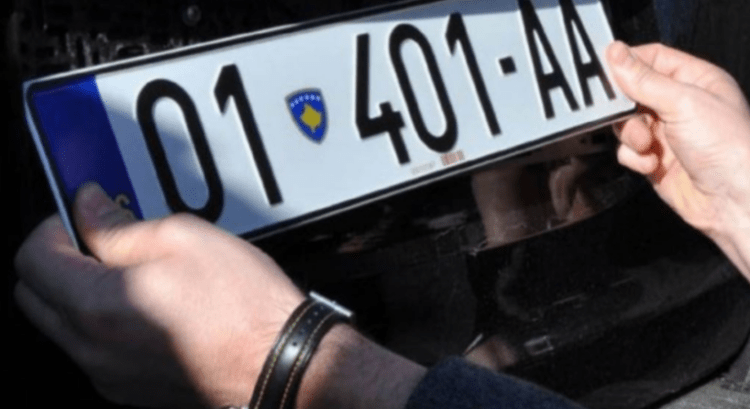 Brenda dy dite, mbi 200 qytetarë në veri i kaluan veturat e tyre në targat RKS