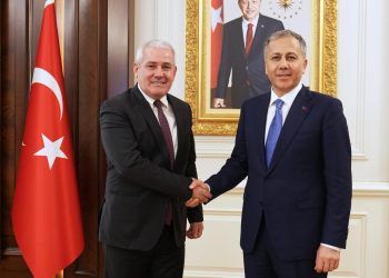Sveçla takohet me homologun e tij turk, flasin për fushën e sigurisë dhe luftën kundër organizatave terroriste