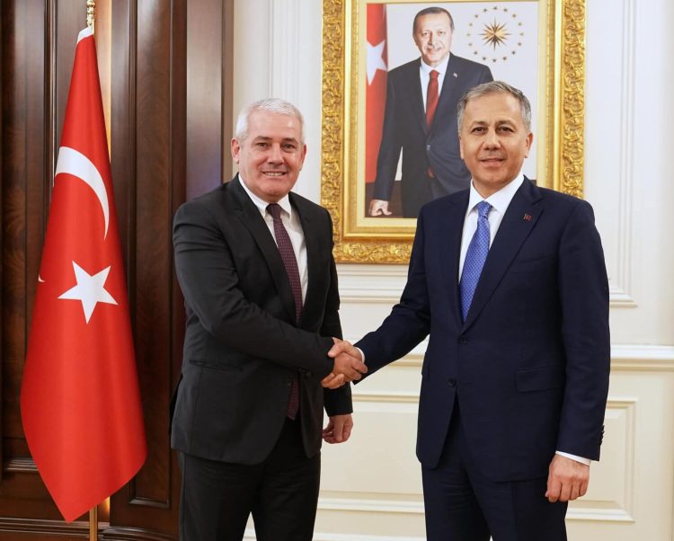 Sveçla takohet me homologun e tij turk, flasin për fushën e sigurisë dhe luftën kundër organizatave terroriste