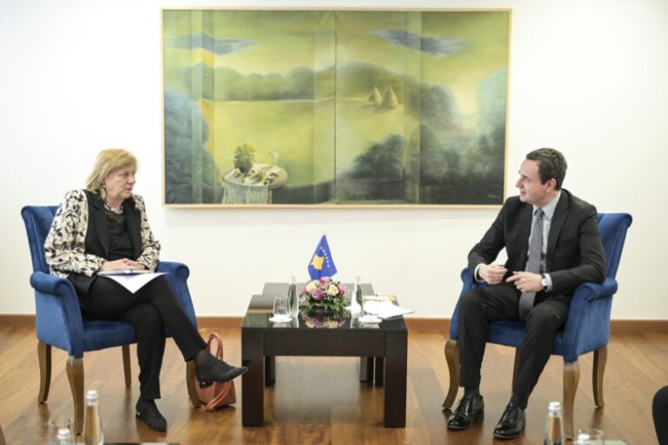 Kurti takoi drejtoren e Institutit Demokratik Kombëtar, flasin për llogaridhënien institucionale