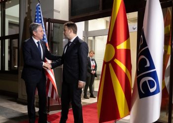 Blinkeni në Shkup pritet nga Osmani për takimin e Këshillit të Ministrave të Jashtëm të OSBE-së