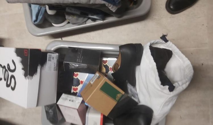 Merdare: Policia tek një veturë me targa serbe gjen mallra të kontrabanduar