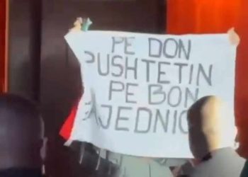 Kurti po fliste në një forum: Aktivistët e PSD-së e pengojnë: “pe bon Zajednicën, po e don pushtetin”