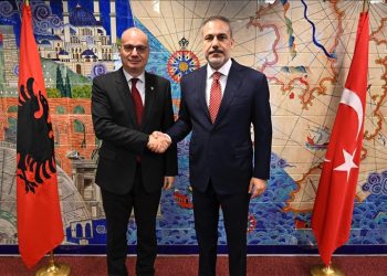 Kryediplomati turk Fidan takohet me homologun e tij shqiptar Hasani
