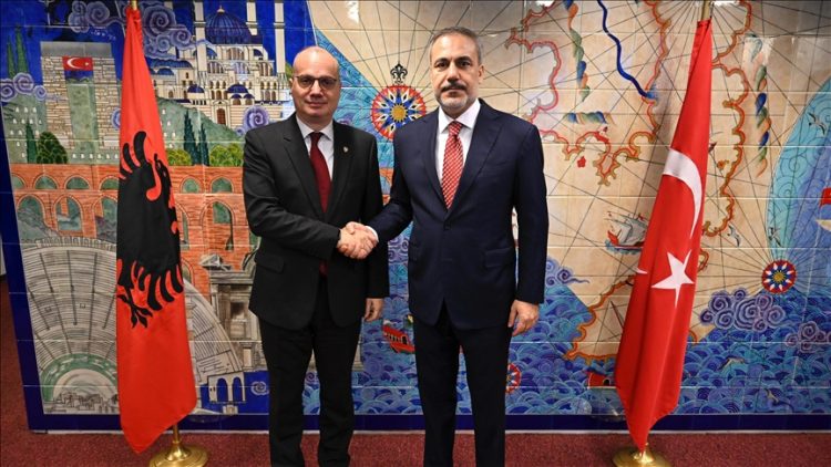 Kryediplomati turk Fidan takohet me homologun e tij shqiptar Hasani