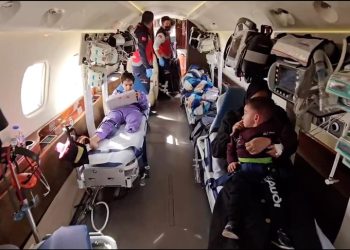 Avioni-ambulancë i Türkiyes dërgon tre fëmijë të plagosur nga Gaza