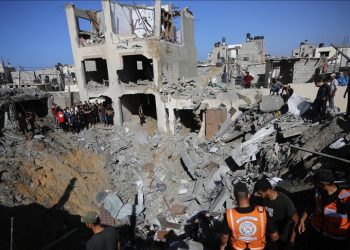 Raportohet për shumë viktima pasi avionët izraelitë godasin një lagje banimi në Gaza