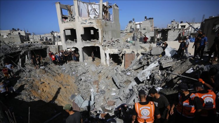 Raportohet për shumë viktima pasi avionët izraelitë godasin një lagje banimi në Gaza