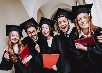 Studentët shqiptarë në Amerikë – Kryesojmë rajonin me 1.087 të rinj që studiojnë në SHBA